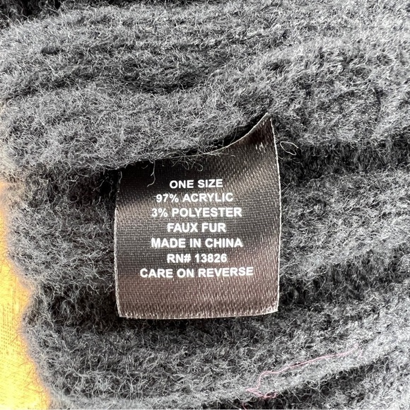 Black Gold Heart Knit Beanie With Pom Pom Adult Goth Kawaii - Picture 4 of 5